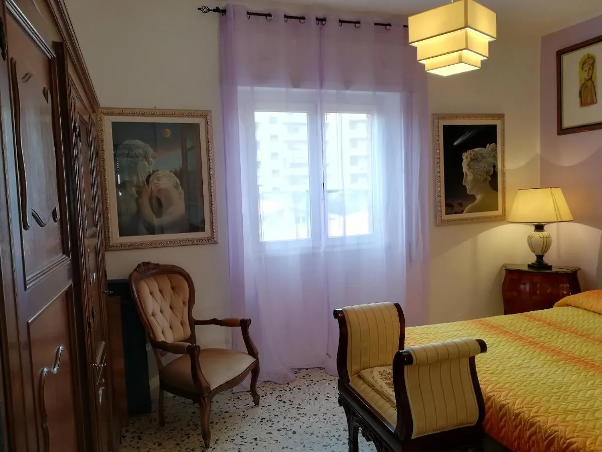 Bed and Breakfast Domus Aurea Oristano Bed & Breakfast